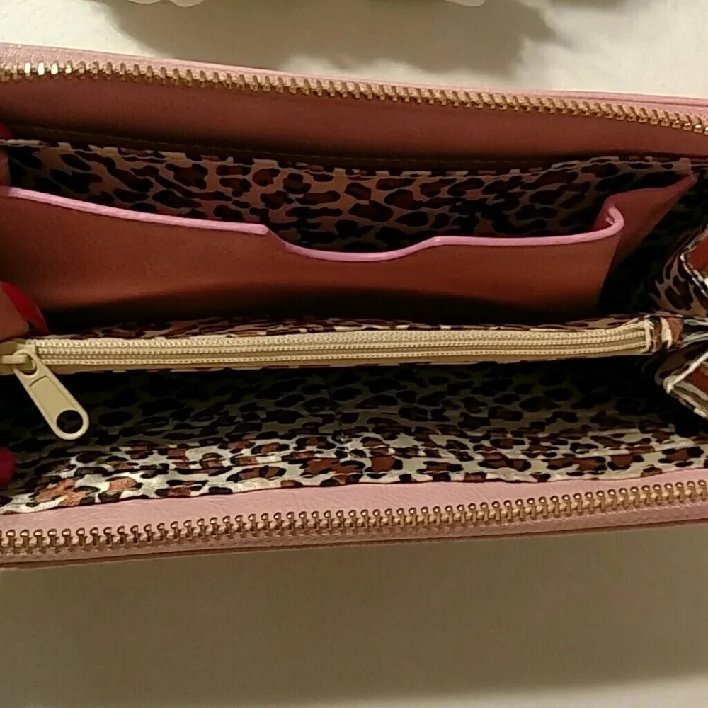 Tahari Pink Patent Leather Wristlet With Leopard Print Inside Design New - Picture 2 of 4